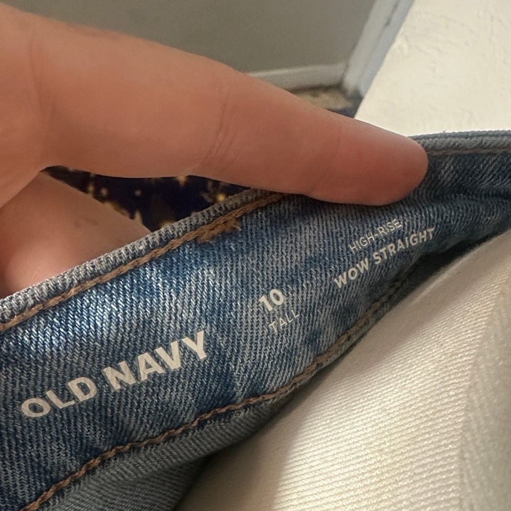 Old Navy Women's Light Blue Straight Leg Jeans - Picture 2 of 5